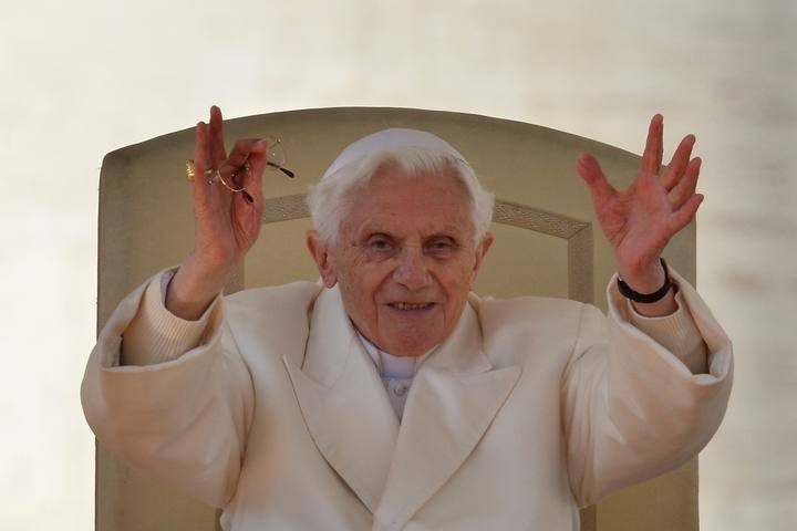 Papa Benedicto XVI se despide en emotiva audiencia - ảnh 1